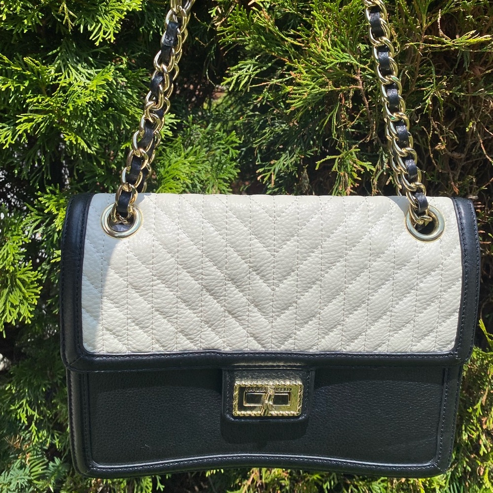❌SOLD❌ karl lagerfeld zipper closure shoulder bags